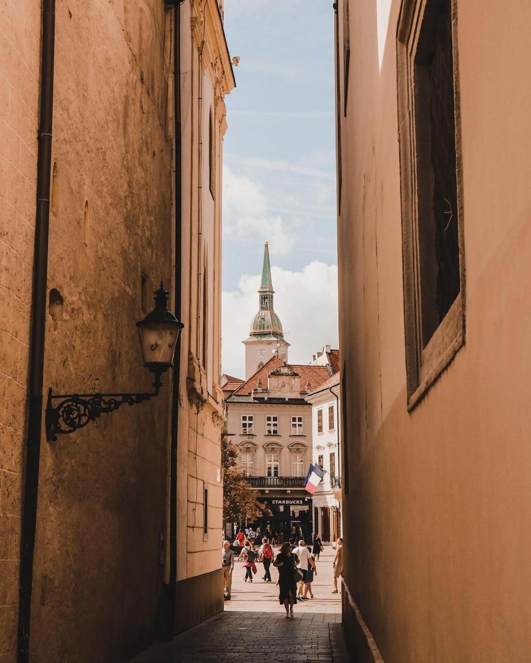 Extralarge Queen Room In The Heart Of Bratislava With Terrace Extérieur photo