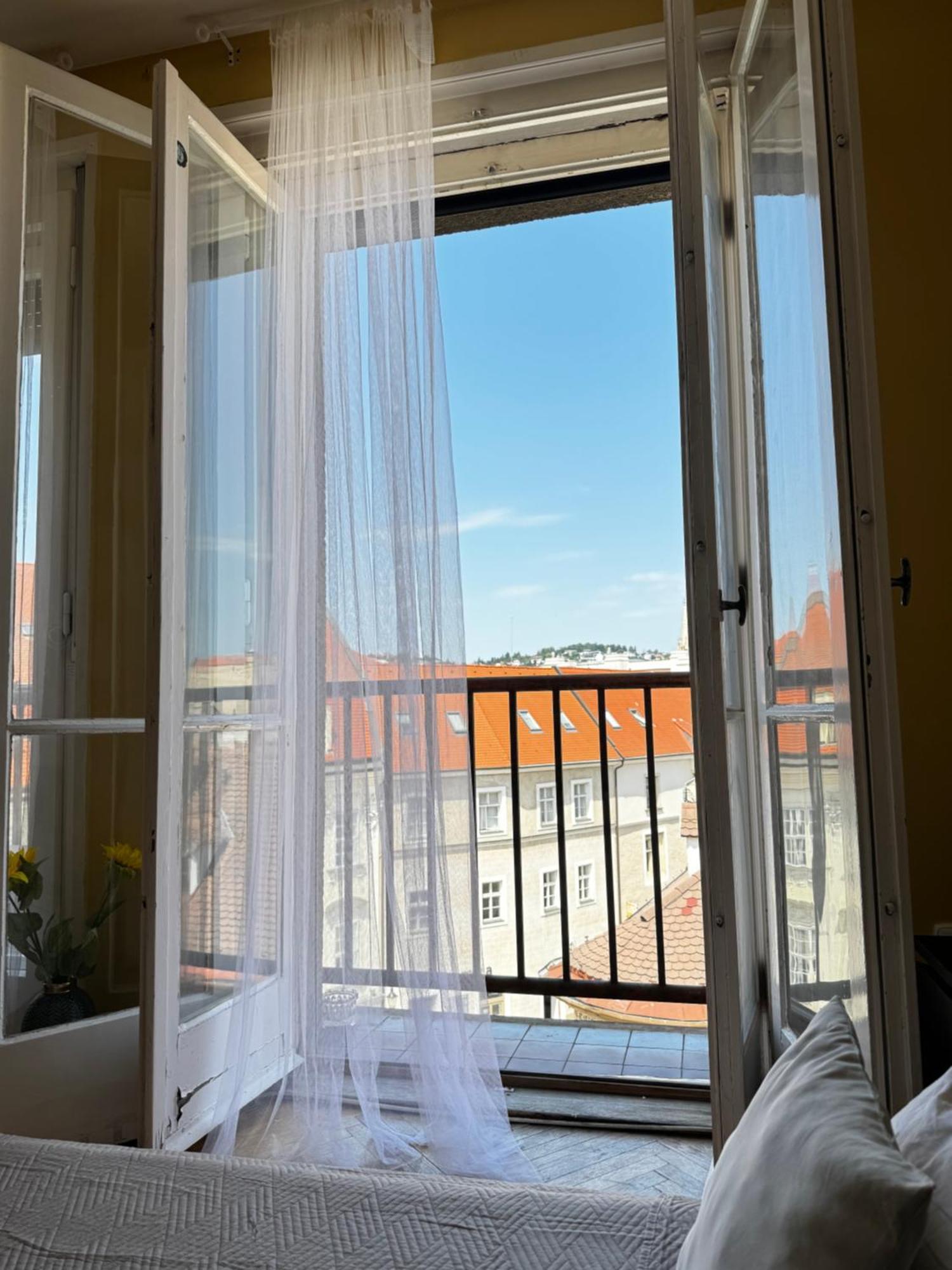 Extralarge Queen Room In The Heart Of Bratislava With Terrace Extérieur photo