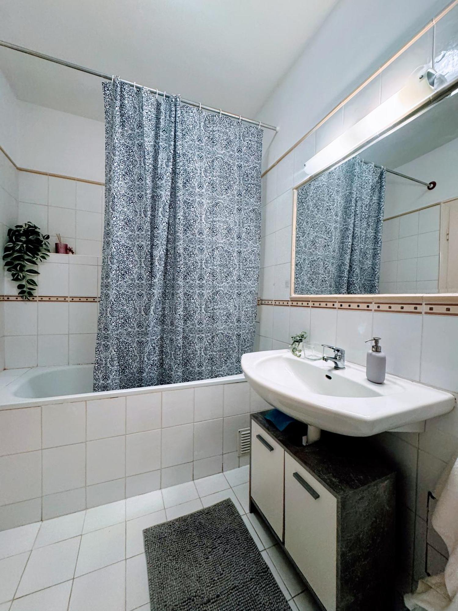 Extralarge Queen Room In The Heart Of Bratislava With Terrace Extérieur photo